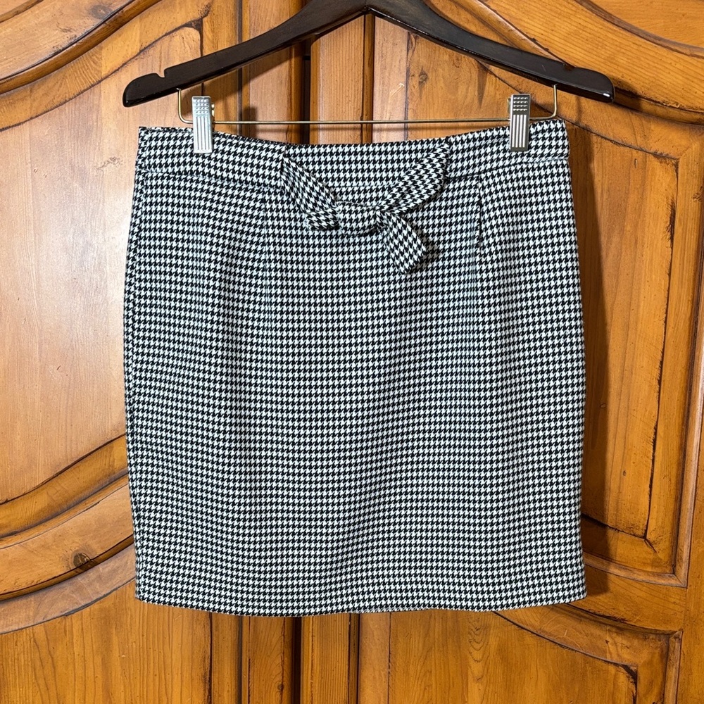 LOFT Black and White Houndstooth Mini Skirt Size 6P